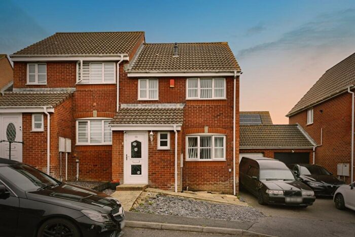 3 Bedroom Semi-Detached House For Sale In Hill Top Way, Newhaven, BN9