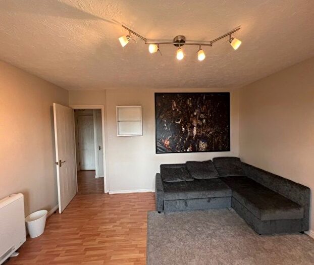 1 Bedroom Flat To Rent In Hyacinth Close, Ilford, IG1