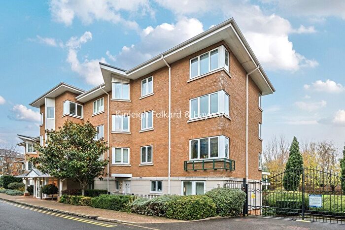 2 Bedroom Flat To Rent In Strand Drive, Richmond, TW9
