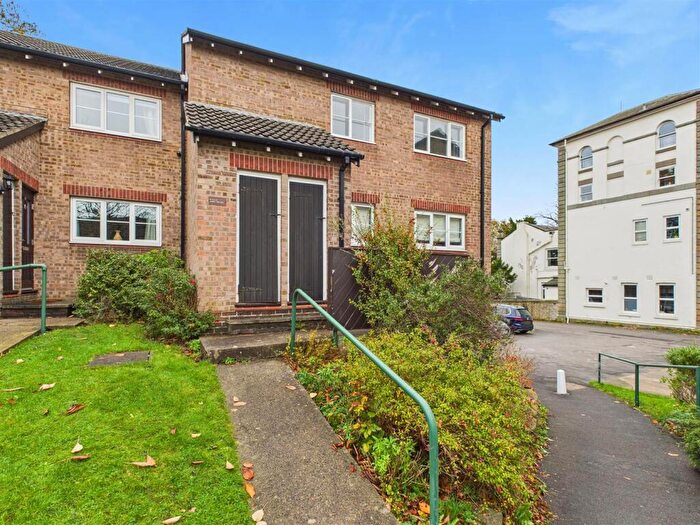 2 Bedroom Apartment For Sale In Cherry Tree Dell, Sheffield, S11