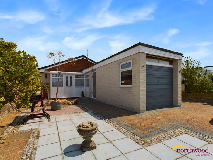 3 Bedroom Detached Bungalow To Rent In Cook Avenue, Langney Point, Eastbourne, BN23