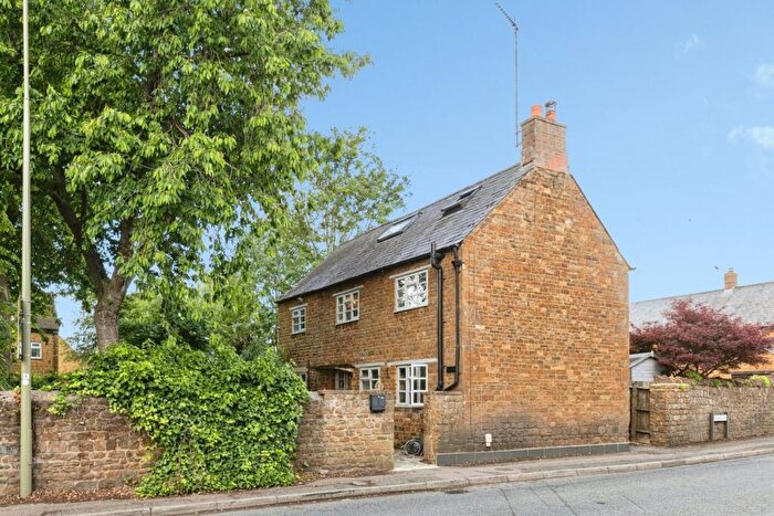 3 Bedroom Detached House For Sale In Oxford Road, Adderbury, Banbury, OX17