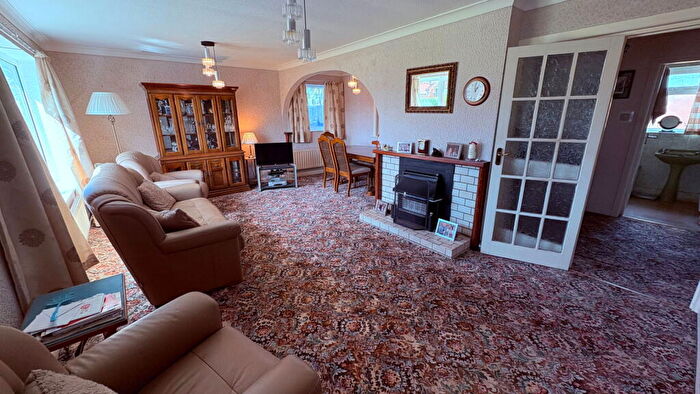 2 Bedroom Detached Bungalow For Sale In Dob Lane, Walmer Bridge, PR4