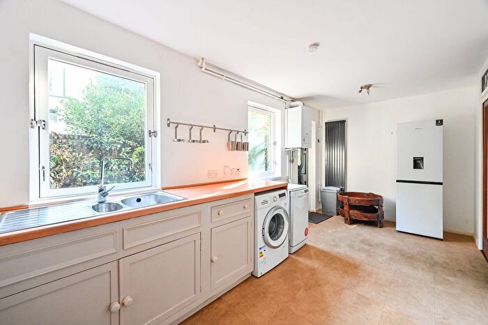 3 Bedroom Property For Sale In Sheringham Road, Highbury And Islington, London, N7