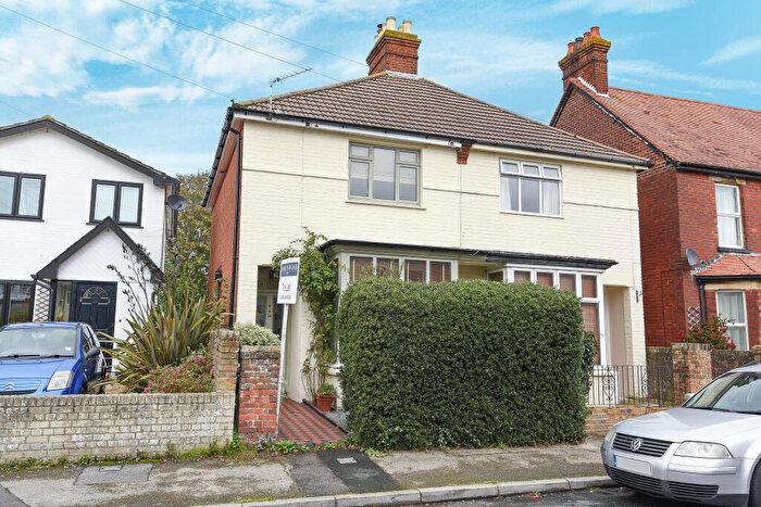 3 Bedroom House To Rent In Middle Road, Lymington, SO41