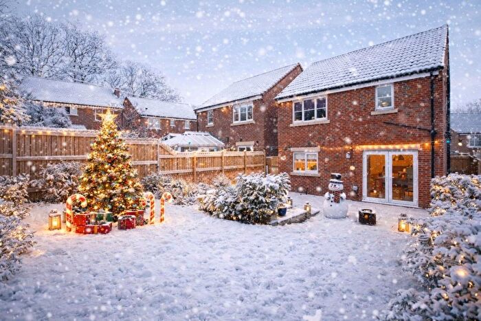 3 Bedroom Detached House For Sale In Greenlea Close, Yeadon, Leeds, LS19