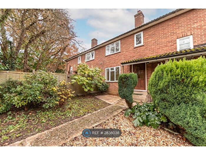 3 Bedroom Terraced House To Rent In Glebe Close, Tadley, RG26
