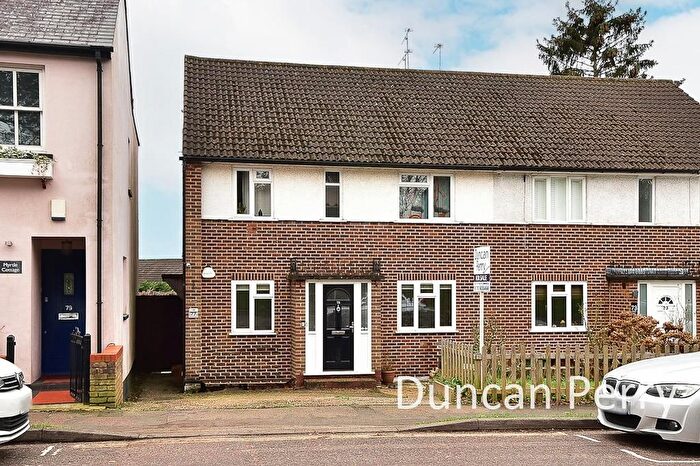 2 Bedroom Maisonette For Sale In Church Road, Potters Bar, EN6