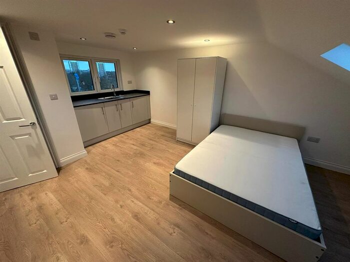 1 Bedroom Property To Rent In Radford Road, London, SE13