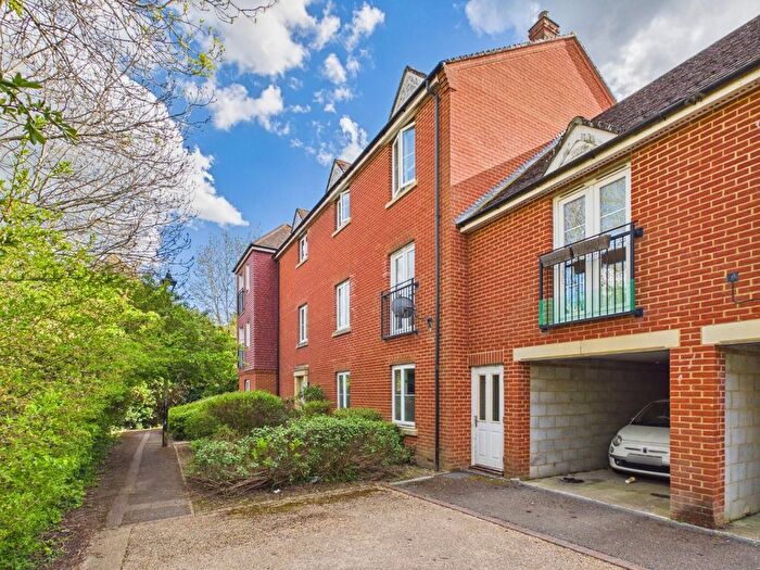 2 Bedroom Flat For Sale In Grenadier Way, Ashford, TN23