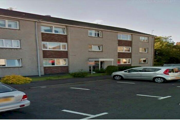 3 Bedroom Flat To Rent In Melrose Court, Glasgow, G73