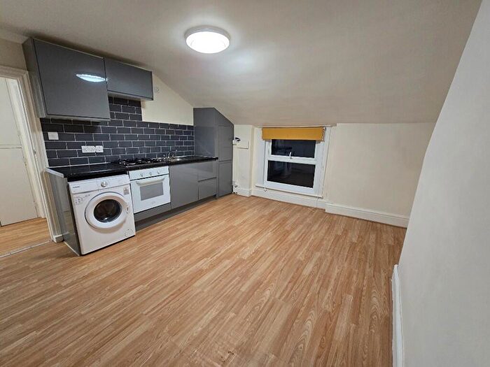 1 Bedroom Flat To Rent In Rye Hill Park, London, SE15