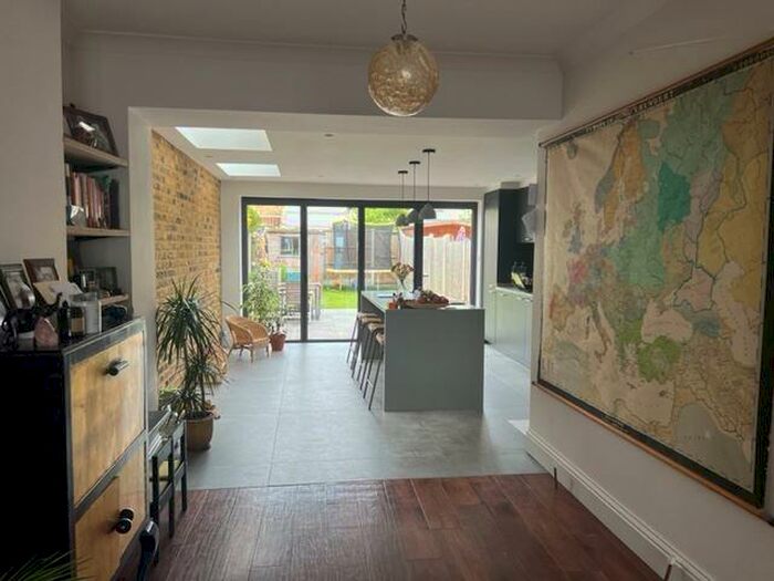 3 Bedroom Terraced House To Rent In Pall Mall, Leigh-on-Sea, SS9