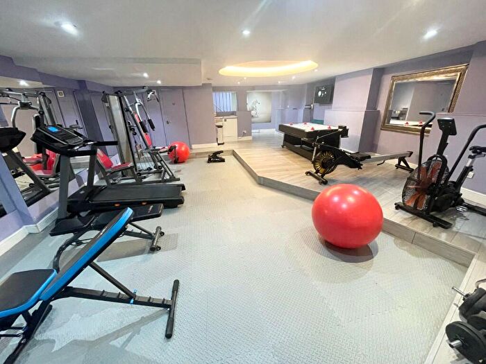 Studio To Rent In Lithos Road, London, NW3