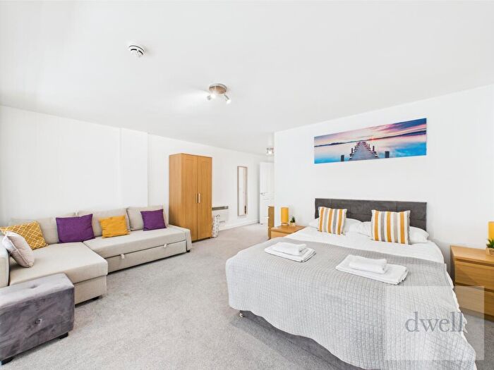 2 Bedroom Flat To Rent In Concord Street, City Centre, Leeds, LS2