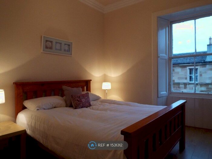 2 Bedroom Flat To Rent In Livingstone Place, Edinburgh, EH9