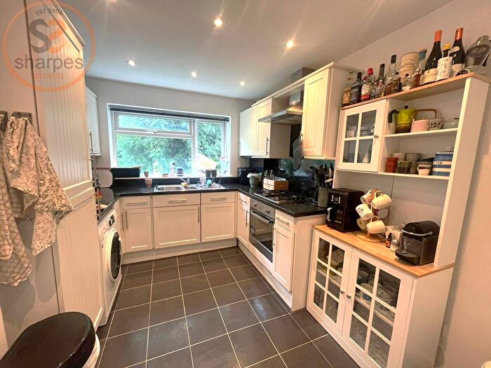 2 Bedroom Flat To Rent In Garden Court Stanton Road, Flat, London, SW20