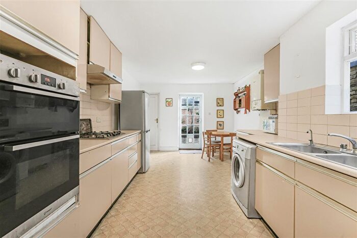 3 Bedroom Terraced House For Sale In St. Dionis Road, London, SW6