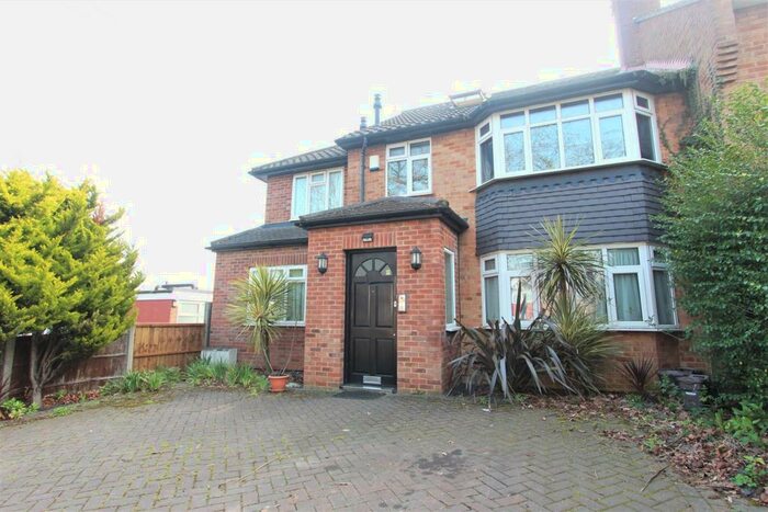 2 Bedroom Flat To Rent In Brunswick Park Road, New Southgate, N11