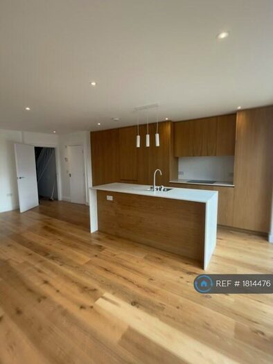 5 Bedroom Semi-Detached House To Rent In Taunton Avenue, Luton, LU2