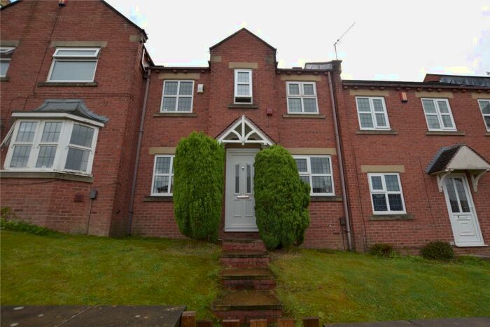 2 Bedroom Town House To Rent In School Street, Churwell, Morley, Leeds, LS27