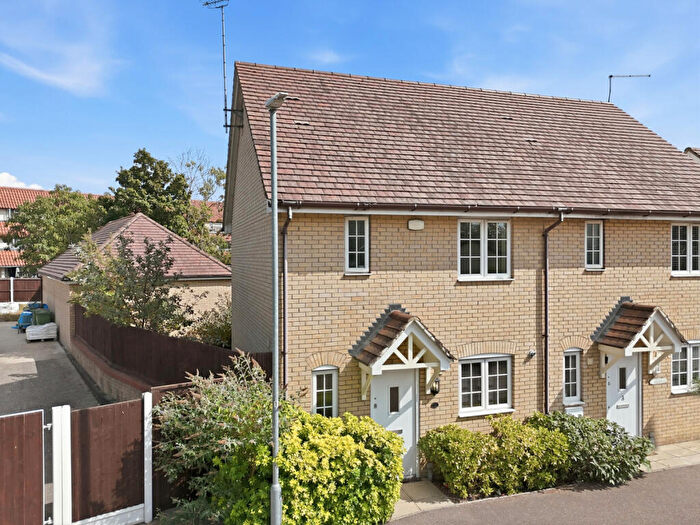 3 Bedroom Semi-Detached House For Sale In Northlands Place, Basildon, SS13