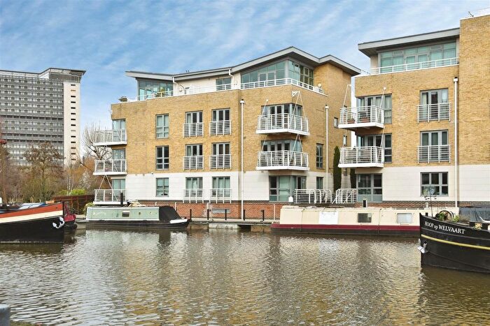 2 Bedroom Flat For Sale In Tallow Road, Brentford, TW8
