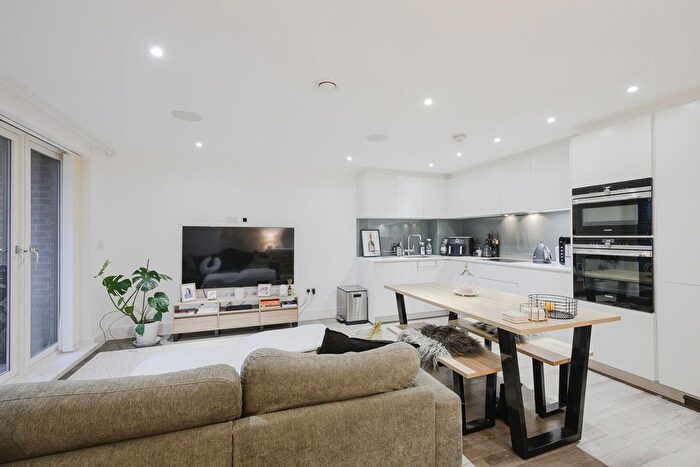 1 Bedroom Flat To Rent In Waldegrave Road, Teddington, TW11