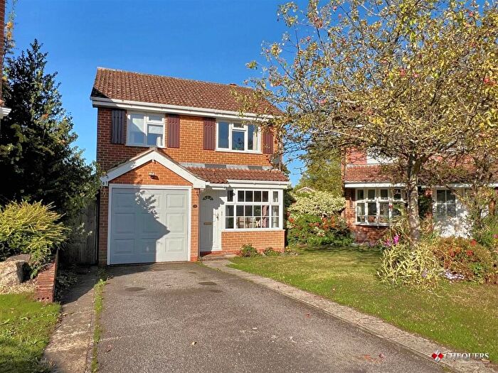 3 Bedroom Detached House For Sale In Fulmar Close, Kempshott, Basingstoke, RG22