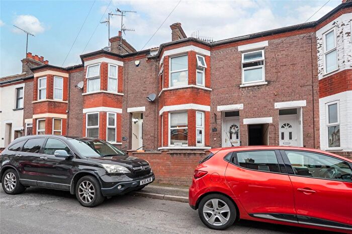 3 Bedroom Terraced House For Sale In Waterlow Road, Dunstable, Bedfordshire, LU6