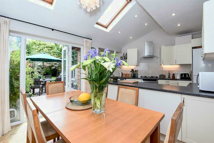 4 Bedroom Semi-Detached House To Rent In Fairfield Gardens, Portslade, BN41