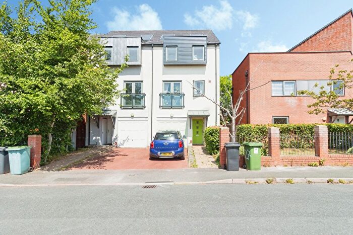 4 Bedroom Semi Detached House For Sale In Juliet Grove, Wolverhampton, West Midlands, WV10