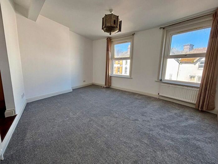 2 Bedroom Flat To Rent In The Triangle, Bournemouth, BH2