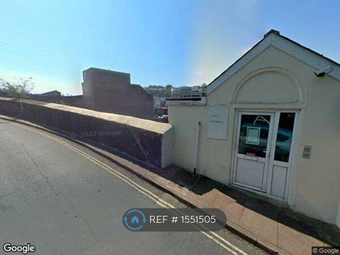 2 Bedroom Flat To Rent In Castle Apartments, Torquay, TQ1