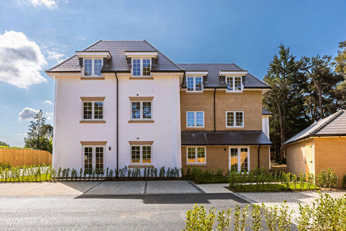 2 Bedroom Flat For Sale In Forest Reach, St Leonards, BH24