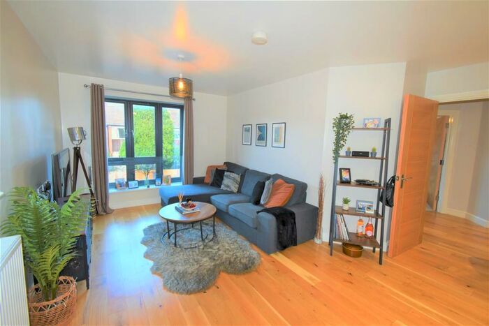 2 Bedroom Flat To Rent In Norfolk Road, Maidenhead, SL6