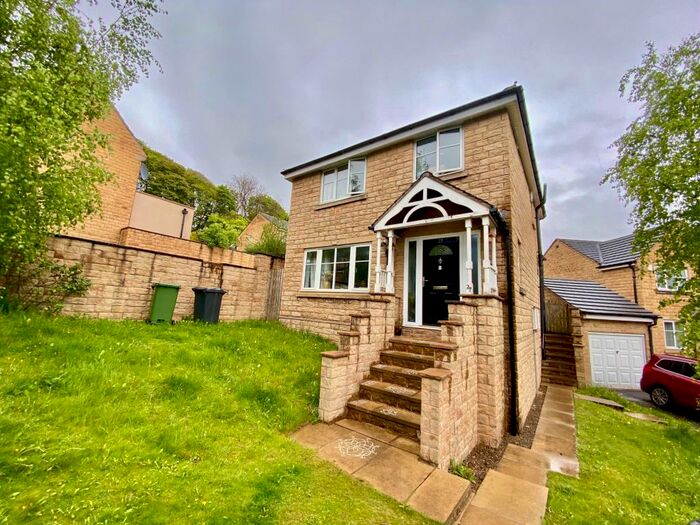 3 Bedroom House To Rent In Wyvern Avenue, Huddersfield, HD3