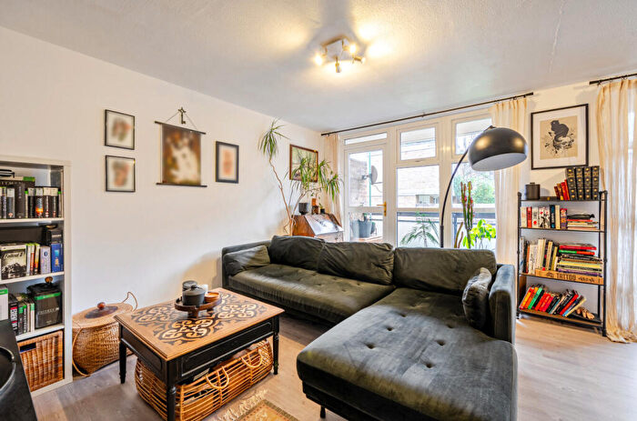 2 Bedroom Apartment For Sale In Hulverston Close, Sutton, SM2