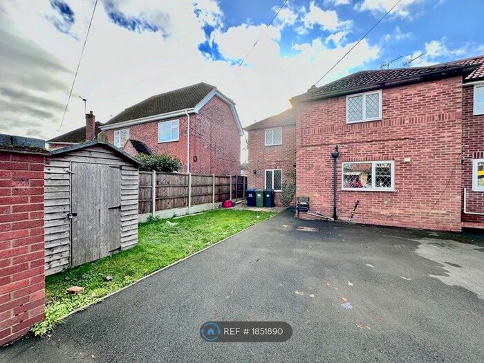3 Bedroom Semi-Detached House To Rent In Shakespeare Avenue, Warwick, CV34