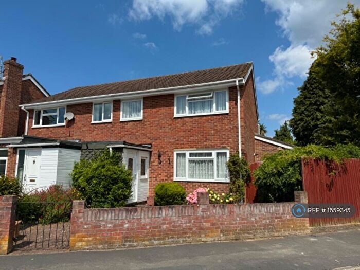 3 Bedroom Semi-Detached House To Rent In Nelson Close, Holbury, Southampton, SO45