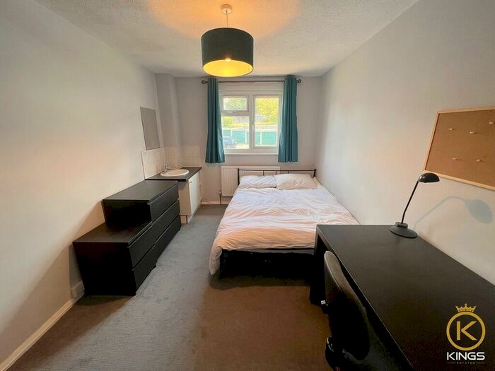 5 Bedroom Terraced House To Rent In Clover Road, Guildford, GU2