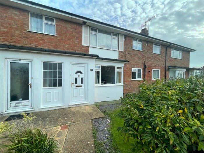 2 Bedroom Apartment To Rent In Chesham Close, Goring By Sea, West Sussex, BN12