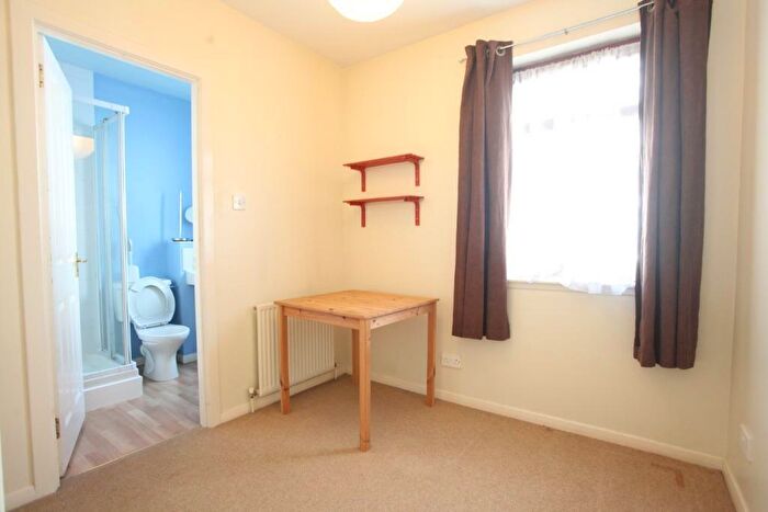 2 Bedroom Flat To Rent In East Cromwell Street, Leith, Edinburgh, EH6