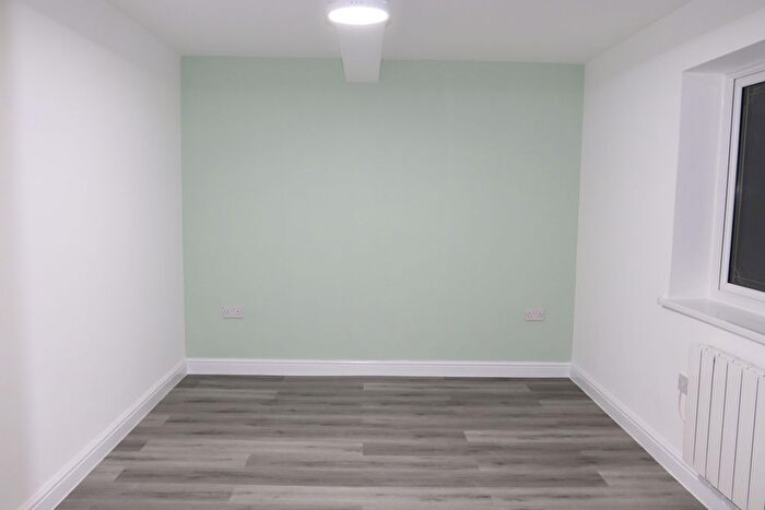 2 Bedroom Flat To Rent In Heronville Drive, West Bromwich, B70