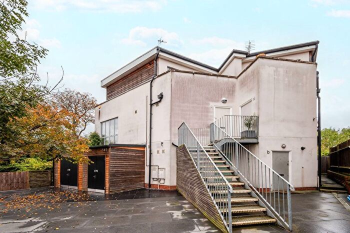 2 Bedroom Maisonette For Sale In Underhill Road, East Dulwich, London, SE22