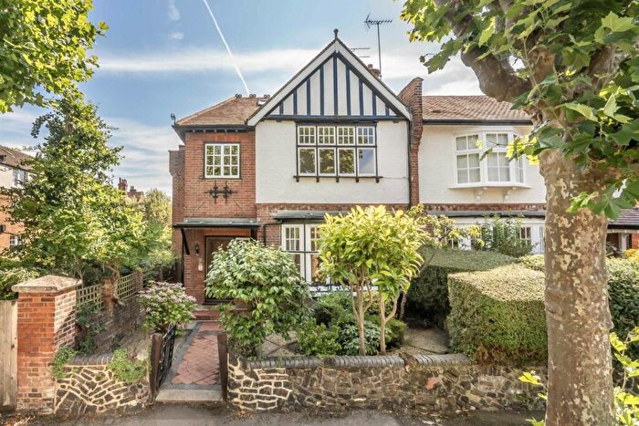 4 Bedroom House To Rent In Leaside Avenue, London, N10