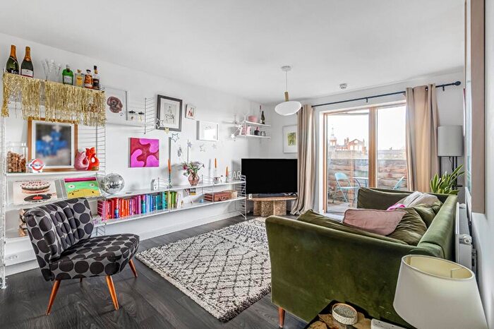 3 Bedroom Flat For Sale In New Clocktower Place, London, N7