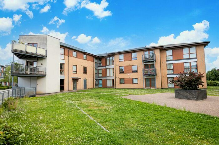 2 Bedroom Flat To Rent In Finlay Court, Commonwealth Drive, RH10