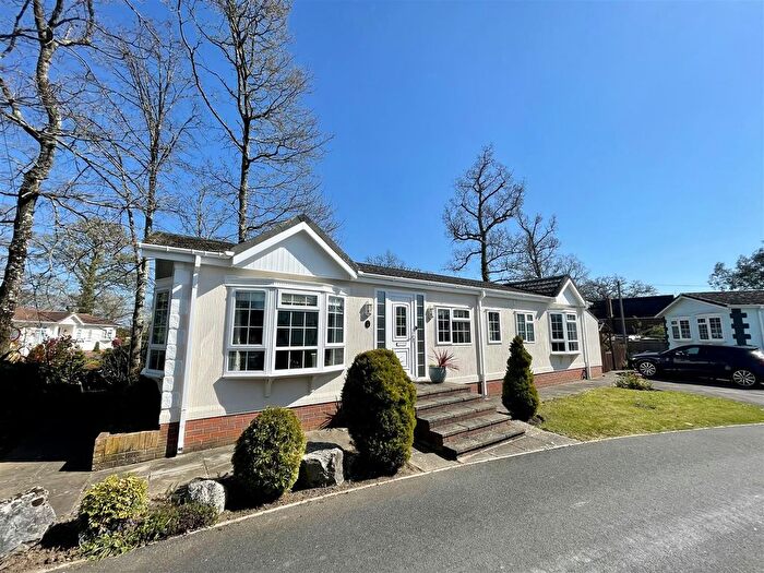 2 Bedroom Mobile/park Home For Sale In Organford, Poole, BH16