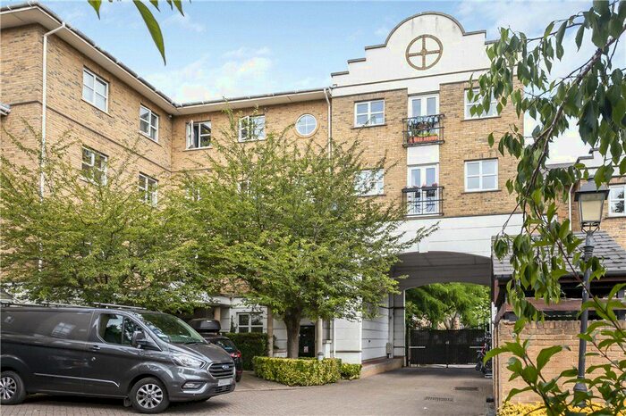 2 Bedroom Flat To Rent In Chesterton Close, Wandsworth, SW18
